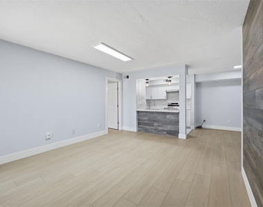 9350 Country Creek Drive - Photo Thumbnail 4