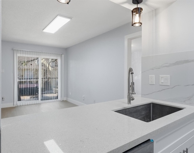 9350 Country Creek Drive - Photo Thumbnail 10