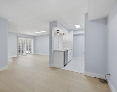 9350 Country Creek Drive - Photo Thumbnail 7