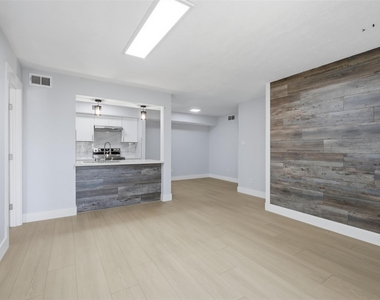 9350 Country Creek Drive - Photo Thumbnail 5