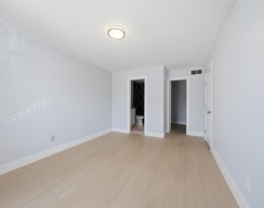 9350 Country Creek Drive - Photo Thumbnail 19