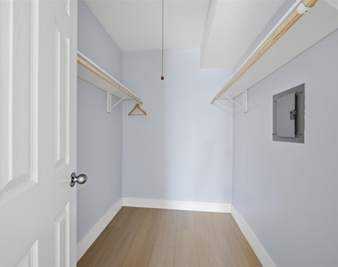 9350 Country Creek Drive - Photo Thumbnail 17