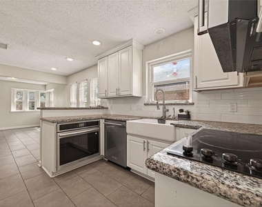 14507 Ravenhurst Lane - Photo Thumbnail 12