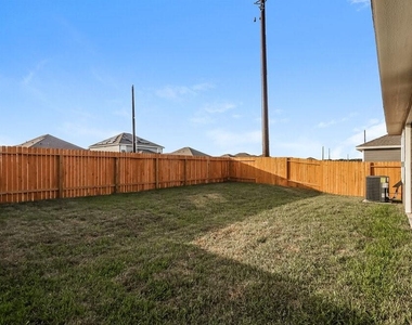 7606 Tipton Meadow Way - Photo Thumbnail 13
