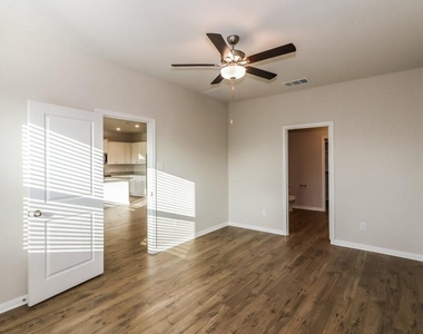 7606 Tipton Meadow Way - Photo Thumbnail 7