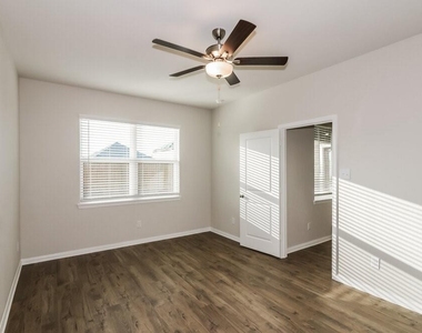7606 Tipton Meadow Way - Photo Thumbnail 6