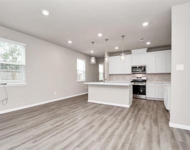 5810 Linda Cove Lane - Photo Thumbnail 9