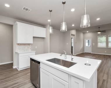 5810 Linda Cove Lane - Photo Thumbnail 5