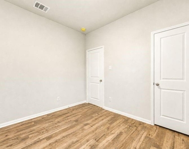 1512 Jean Meadow Drive - Photo Thumbnail 25