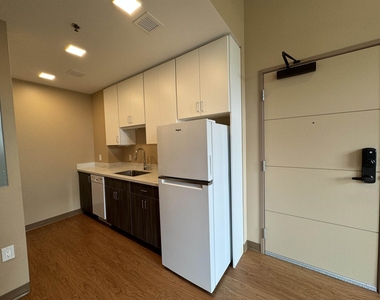 83 Hanover - Photo Thumbnail 16