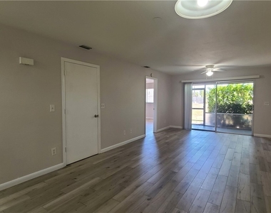 930 Sw 47th Terrace - Photo Thumbnail 5