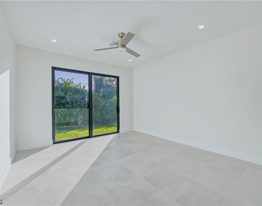 4818 30th Street Sw - Photo Thumbnail 2