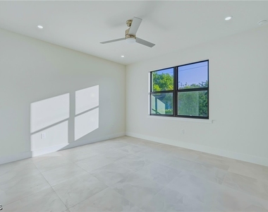 4818 30th Street Sw - Photo Thumbnail 11
