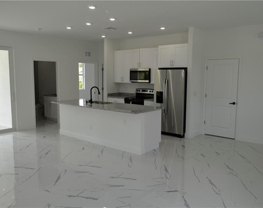 2611 Carol Place - Photo Thumbnail 3