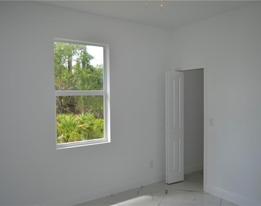 2611 Carol Place - Photo Thumbnail 12