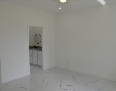 2611 Carol Place - Photo Thumbnail 7