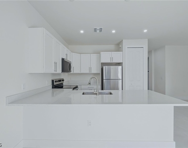 130 Jenna Avenue S - Photo Thumbnail 4