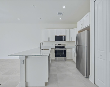 130 Jenna Avenue S - Photo Thumbnail 2
