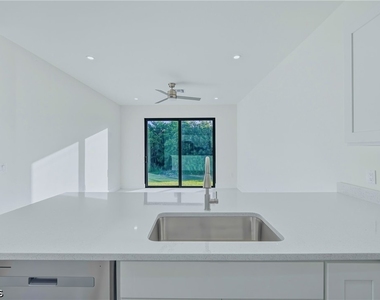 1105 Gordon Avenue S - Photo Thumbnail 6