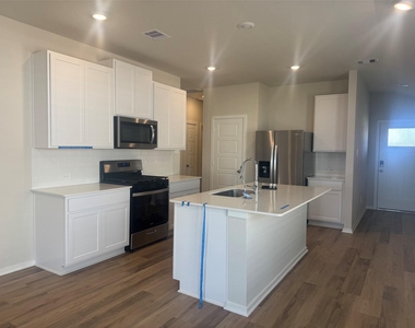 29119 Samuel Garden Court - Photo Thumbnail 4
