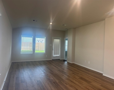 29119 Samuel Garden Court - Photo Thumbnail 5