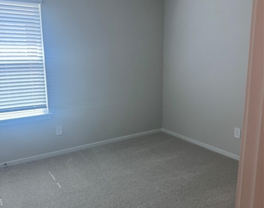 29119 Samuel Garden Court - Photo Thumbnail 7