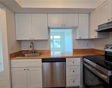 4624 Se 6th Avenue - Photo Thumbnail 2