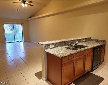4525 Sw 8th Place - Photo Thumbnail 3
