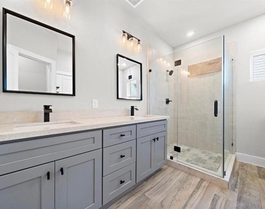 232 W 28th Street - Photo Thumbnail 4
