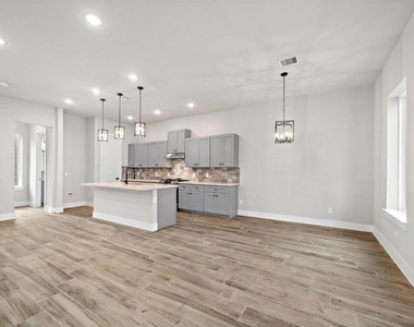 232 W 28th Street - Photo Thumbnail 10
