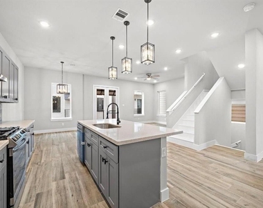 232 W 28th Street - Photo Thumbnail 7