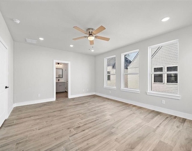 232 W 28th Street - Photo Thumbnail 5
