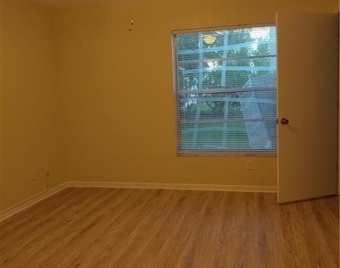 4705 Se 4th Place - Photo Thumbnail 1