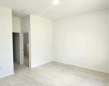 4116 5th Street Sw - Photo Thumbnail 2