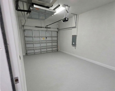 3606 E 21st Street - Photo Thumbnail 4