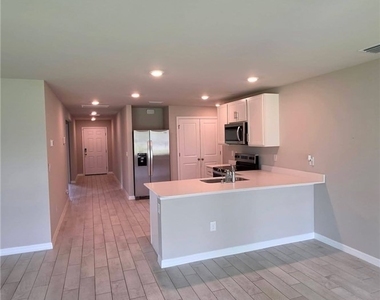 2717 Nw 6th Terrace - Photo Thumbnail 3