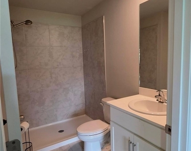 2717 Nw 6th Terrace - Photo Thumbnail 9