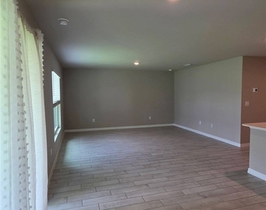 2717 Nw 6th Terrace - Photo Thumbnail 5
