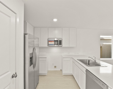 12403 Mountain Daisy Road - Photo Thumbnail 15