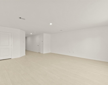 12403 Mountain Daisy Road - Photo Thumbnail 8