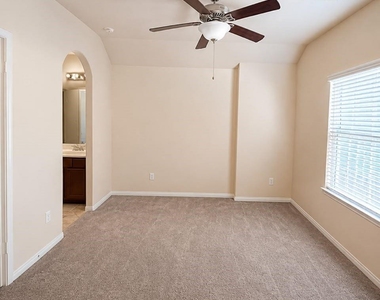 7827 Mesquite Manor Ln - Photo Thumbnail 12