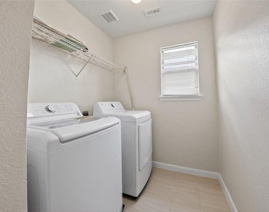 8118 Barnes Ridge Lane - Photo Thumbnail 15