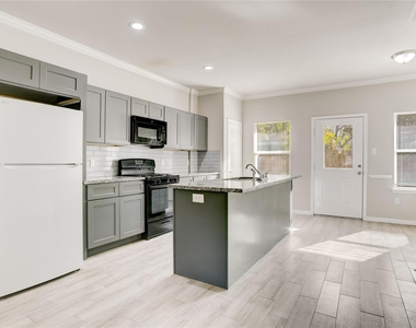 1045 Marcolin Street - Photo Thumbnail 2