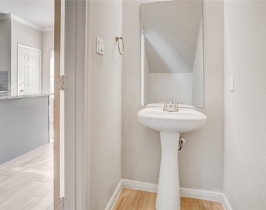 1045 Marcolin Street - Photo Thumbnail 5