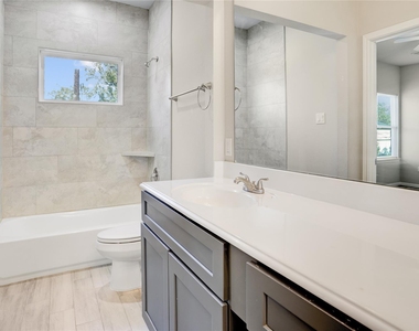 1045 Marcolin Street - Photo Thumbnail 9