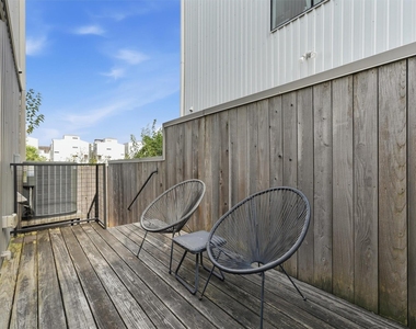 1155 W 17th Street - Photo Thumbnail 5
