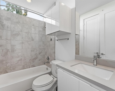 1155 W 17th Street - Photo Thumbnail 4