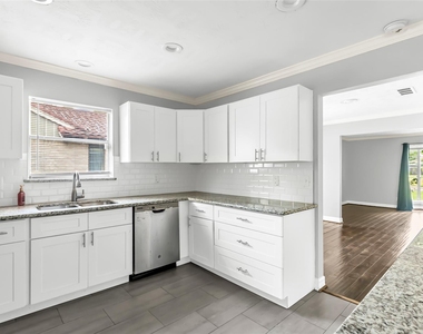 211 W North Hill Drive - Photo Thumbnail 11