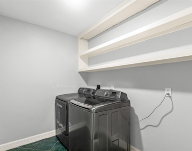 211 W North Hill Drive - Photo Thumbnail 13