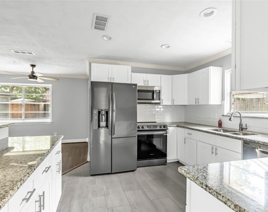 211 W North Hill Drive - Photo Thumbnail 8